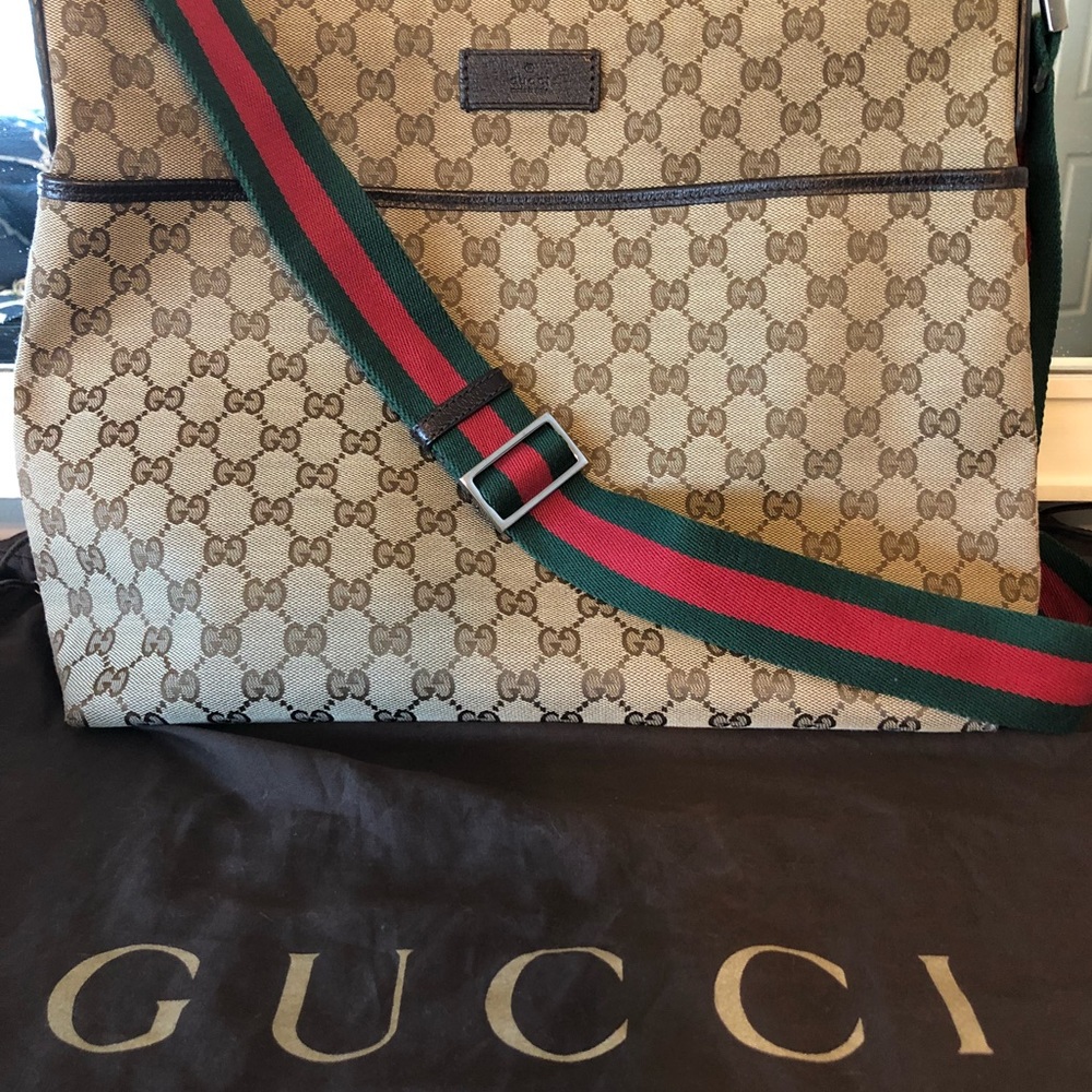 Like new Large Gucci Crossbody Bag